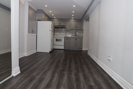 For Lease - 10 Tarsus Crescent, Toronto, Ontario - Photo 4