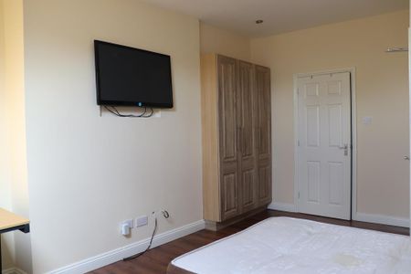 1 bedroom in a house share to rent - Photo 5