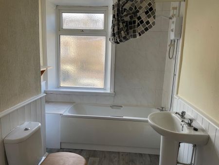 2 bedroom end of terrace house to rent - Photo 4