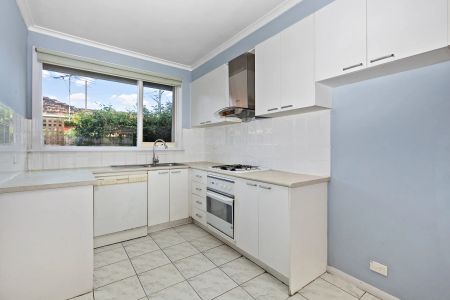 Spacious Villa with Large Private Courtyard! - Photo 5