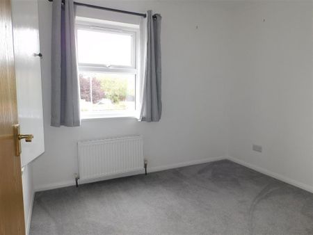 2 bedroom end of terrace house to rent - Photo 3