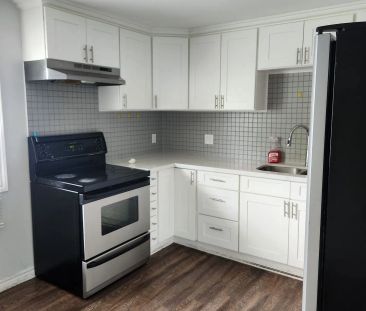 Detached Home For Lease | X8490114 - Photo 2