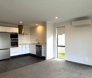 Modern, easy, Papamoa living - Photo 2