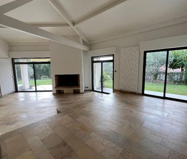 Location Maison 7 pièces 203m² DECINES CHARPIEU 69150 - Photo 6