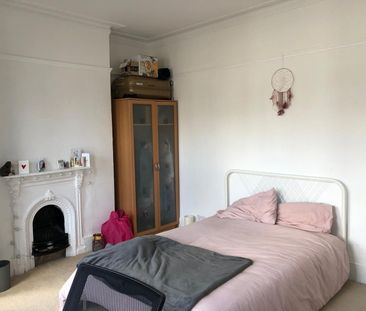 5 Bed Terraced House, Brightwell Crescent, SW17 - Photo 1