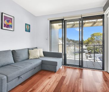 Grand family home of space, light and convenience - Photo 2