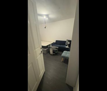 Room in a Shared Flat, Whardfale Court, E5 - Photo 3