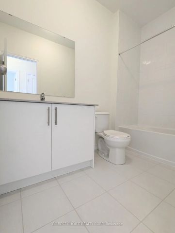 Condo Townhouse For Lease | N9250544 - Photo 2