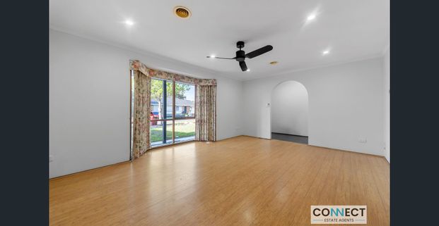 Renovated Family Home in Quiet Court – Walk to Merinda Park Station! - Photo 1