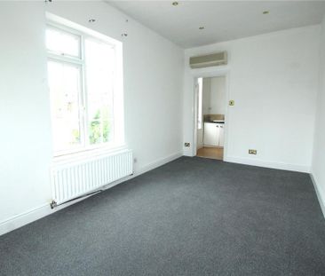 4 bedroom detached house to rent - Photo 2