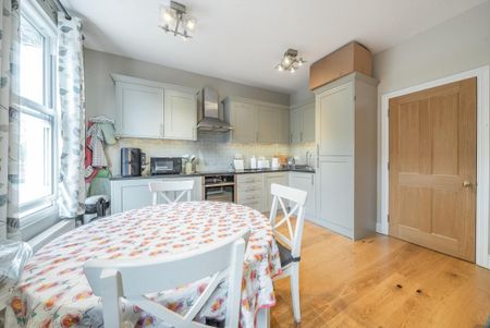 Clapham Park Road, London SW4 - Photo 2