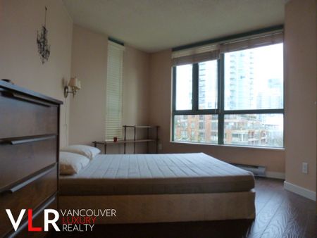 Condo in Downtown Vancouver, BC - Photo 5
