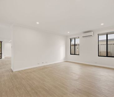 Modern Coastal Living Opposite Parklands! - Photo 2