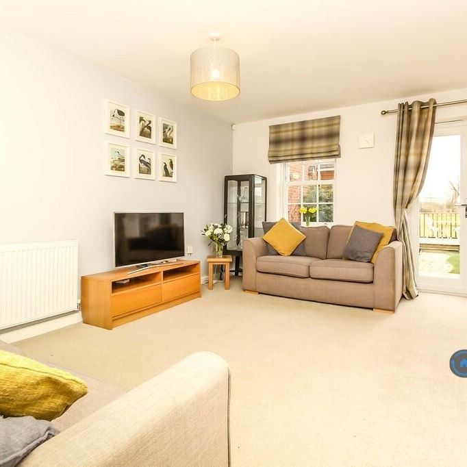 3 bedroom semi-detached house to rent - Photo 1