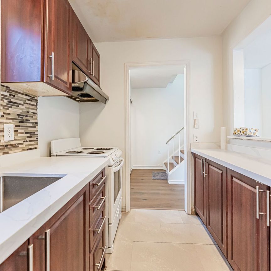 For Lease - 22 Hazelglen Court Unit# Upper level, Brampton, Ontario - Photo 1