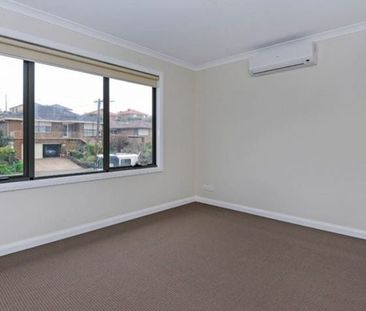 Affordable Townhouse Living in Bundoora - Photo 4