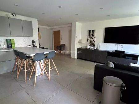 Location Appartement 4 pièces 80 m2 à Sainte-Foy-Lès-Lyon - Photo 2