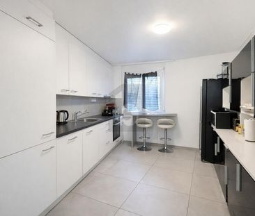 GENEROUS VOLUMES FACING THE LAKE AND THE MOUNTAINS - Photo 4