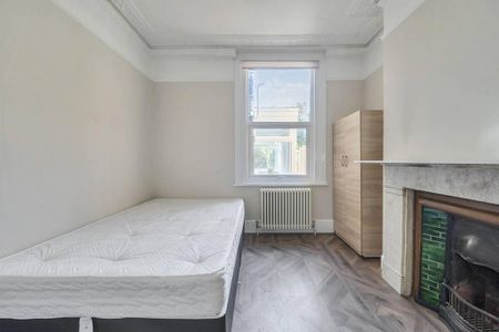 4 bedroom end of terrace house to rent - Photo 4