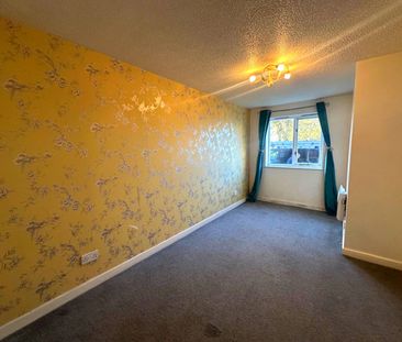 2 bedroom Flat To Let - Photo 1