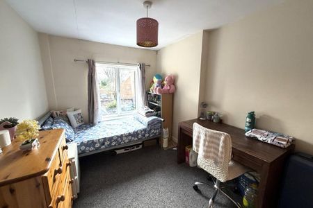 3 bedroom flat to rent - Photo 2