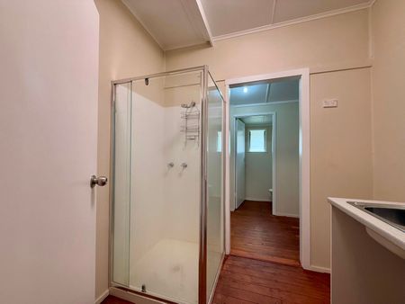 SPACIOUS FAMILY HOME – WALK TO TOWN - Photo 4