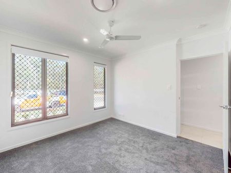 MODERN 4 BEDROOM HOME | BIG BACKYARD - Photo 5