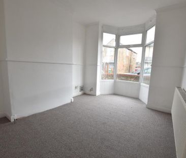 3 bedroom end of terrace house to rent - Photo 2