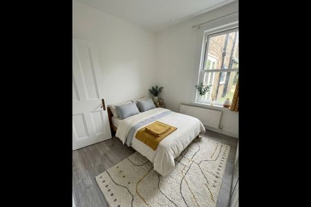 Room in a Shared Flat, With Garden, SW8 - Photo 4