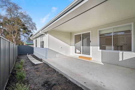 MODERN TOWNHOUSE CLOSE TO CENTRAL ALBURY - Photo 4