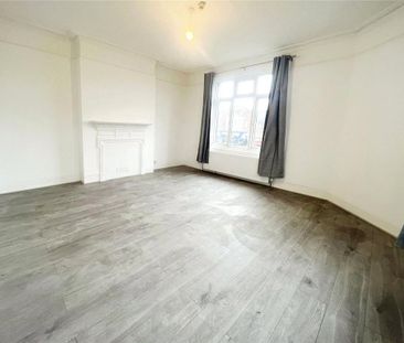 4 bedroom flat to rent - Photo 2