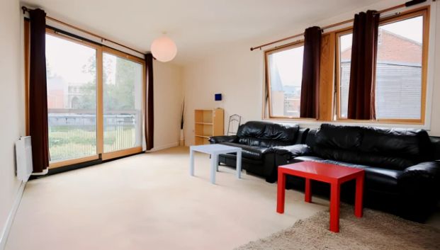 Entire Place·2B2B·Flat8·3·Benedictine Court Priory Place - Photo 1