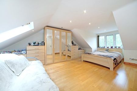 6 bedroom detached house to rent - Photo 2