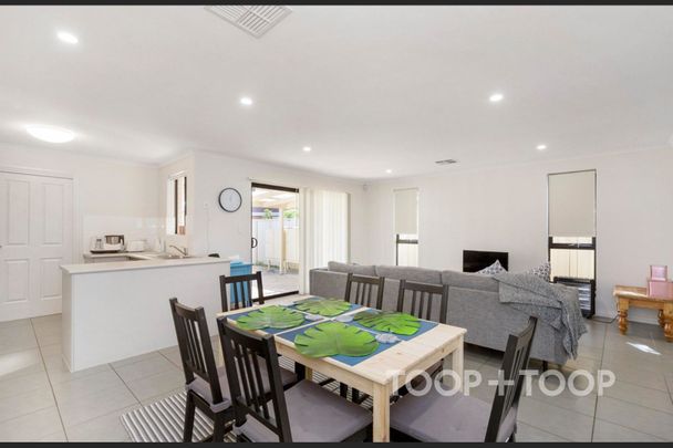 Low maintenance home in a perfect location! - Photo 1