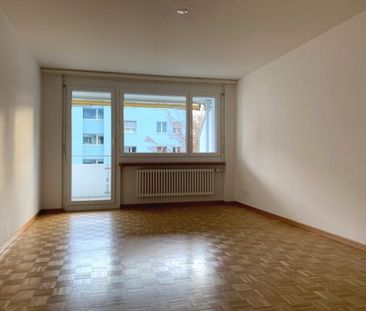 Close to the city center and right next to the train station - Foto 1