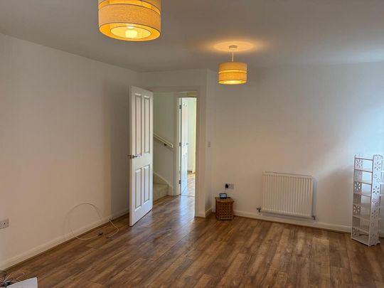 3 bedroom semi-detached house to rent - Photo 1
