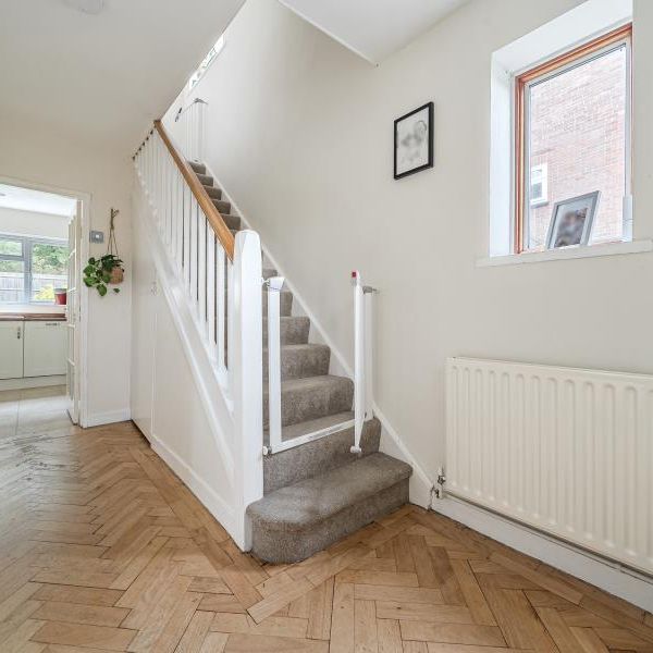 Gosden Hill Road, Guildford, GU4 - Photo 1