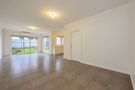 Modern Townhouse Living - Entrance to Property Via Laneway in Sussex St - Photo 3