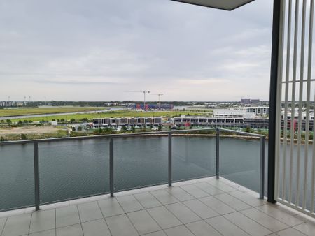 Stunning Top Floor 2 Bedroom Apartment with Lake and Ocean Views - Photo 3