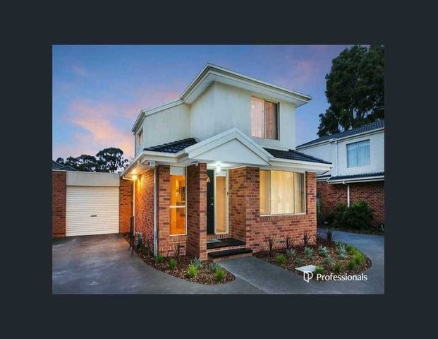 Stylish 3-Bedroom Townhouse in Oakleigh South - Photo 1
