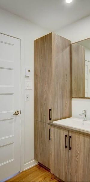 Beau 4 1/2 récent, demi sous-sol, style semi-détaché ! - Photo 1