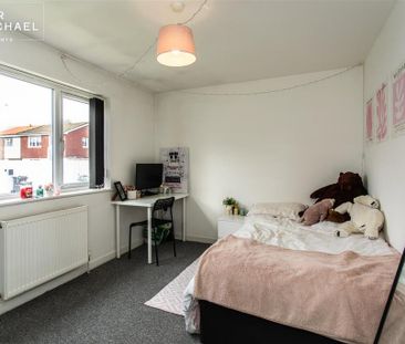 6 bedroom detached bungalow to rent - Photo 4