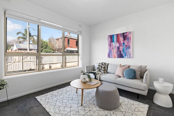 Bright One-Bedroom Apartment in Prime Carlisle Street Location - Photo 1