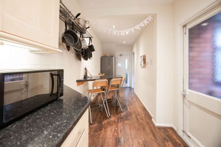 Perfectly located house on Coburn Street - Photo 2