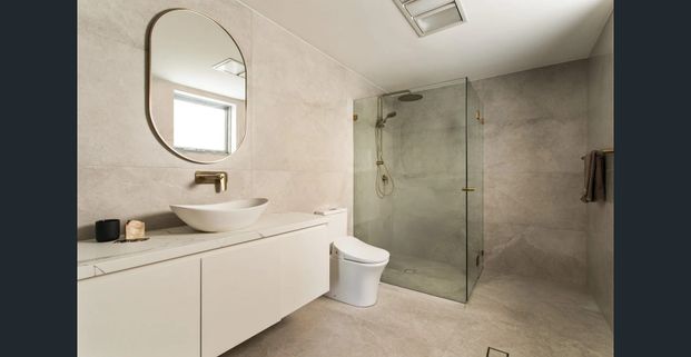 Stunning Fully Renovated 5-Bedroom Family Home in Prime Earlwood Location - Photo 1