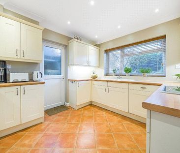 4 bedroom detached house to rent - Photo 3