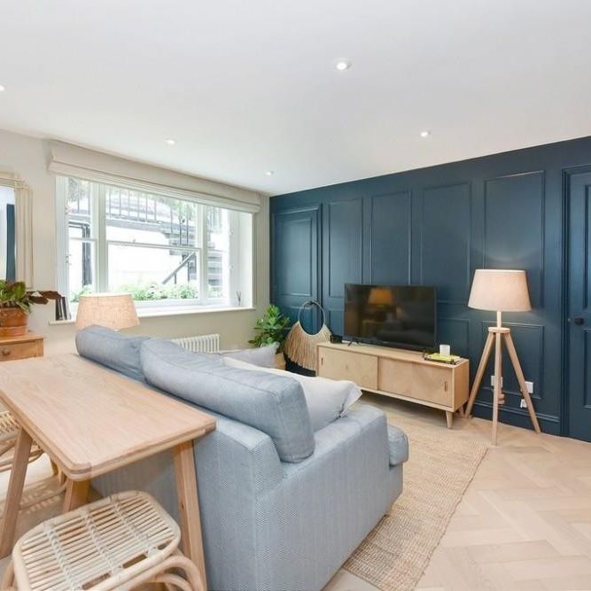 Studio Flat, Kensington Gardens Square, W2 - Photo 1