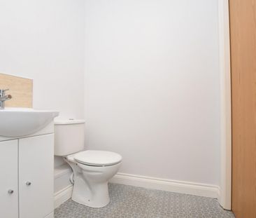 1 bedroom Flat To Let - Photo 6