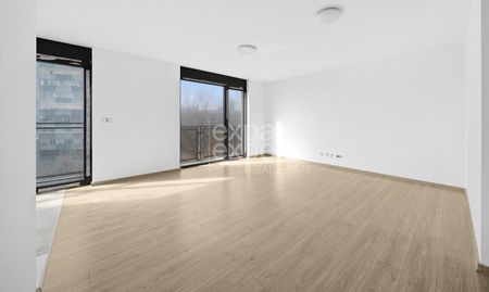 Zaujímavý 3i byt 79m2, nezariadený s balkónom, výborná lokalita - Photo 2