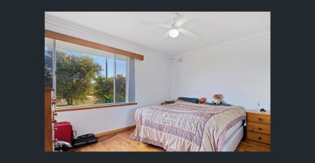 Spacious Family Home with Flexible Floorplan! - Photo 4